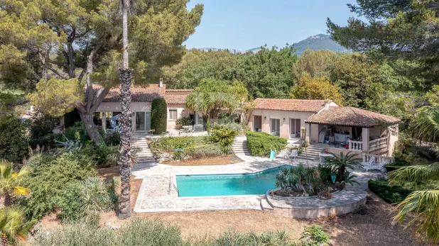 Roquefort-les-Pins Maison 8 Pièces, 300 m²