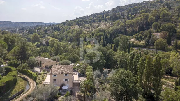 Grasse Maison 8 Pièces, 370 m²