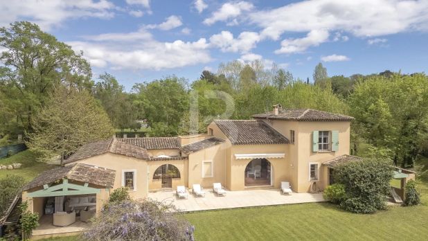 Châteauneuf-Grasse Maison 7 Pièces, 240 m²