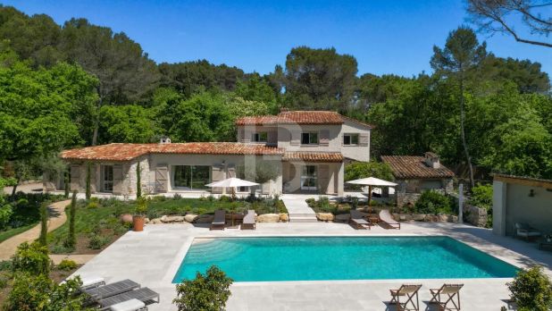Roquefort-les-Pins Maison 8 Pièces, 0 m²